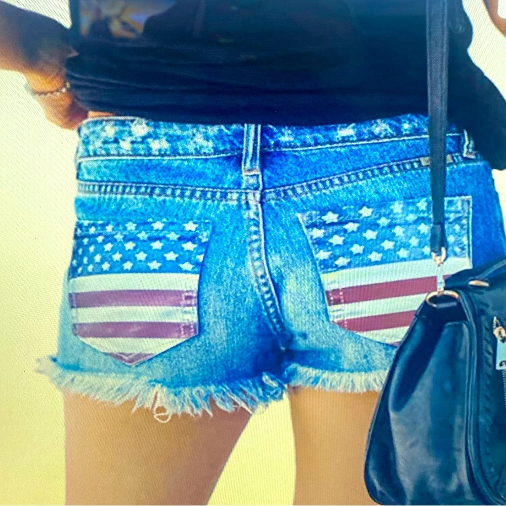 Denim cut off shorts with American Flag pockets ! 🇺🇸 🇺🇸 🇺🇸